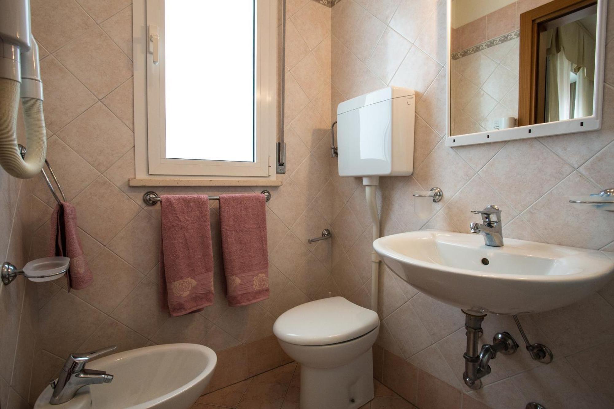 Villa Zavatta "B&B - Rooms & Apartments" Беллария-Иджеа-Марина Номер фото
