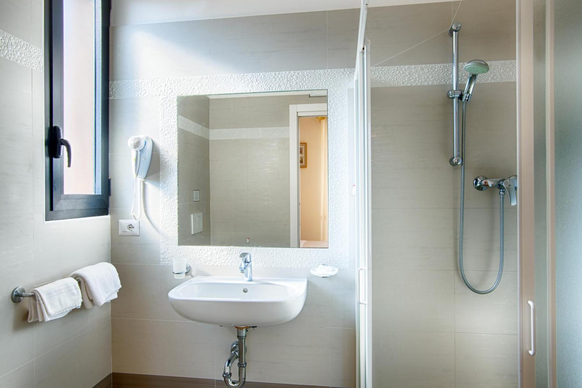 Villa Zavatta "B&B - Rooms & Apartments" Беллария-Иджеа-Марина Экстерьер фото