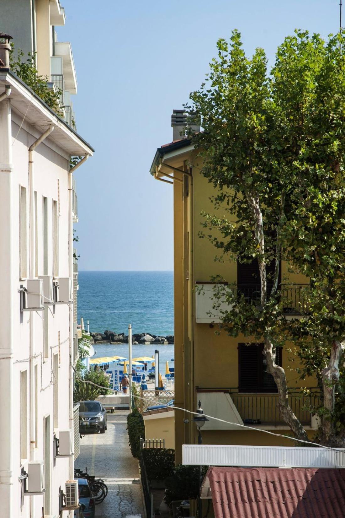 Villa Zavatta "B&B - Rooms & Apartments" Беллария-Иджеа-Марина Экстерьер фото